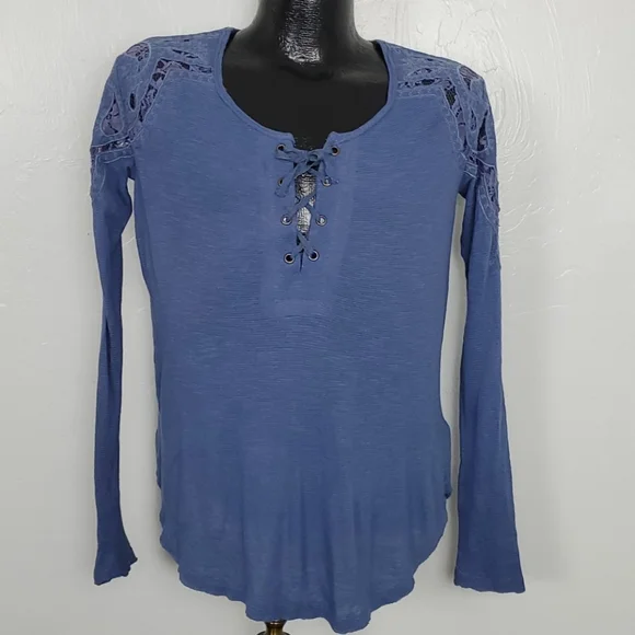 Free People blue long sleeve lace distressed top shirt women size XS - Picture 2 of 8